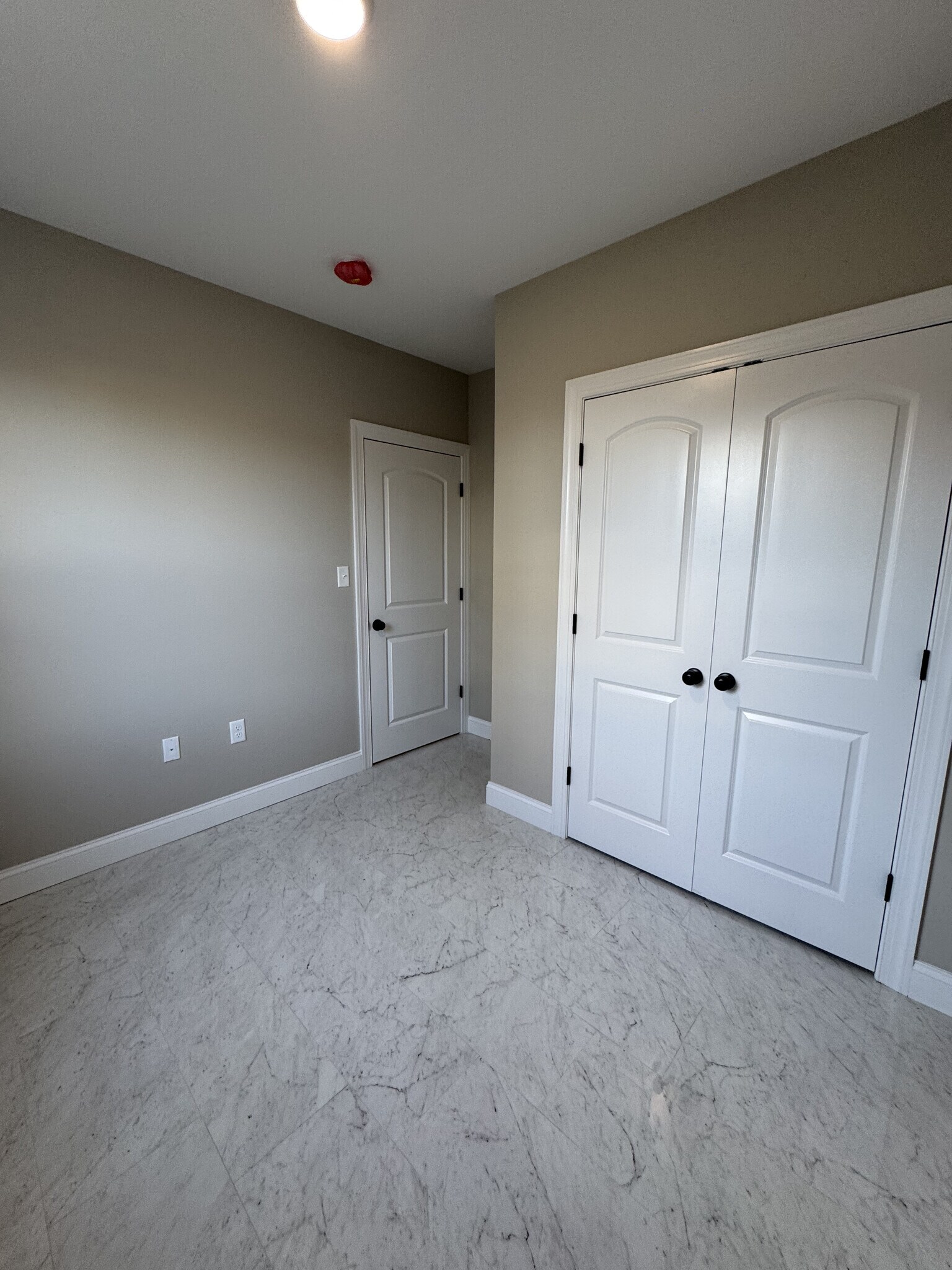 Building Photo - 515 Walnut St