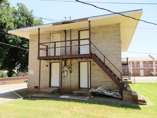 Building Photo - Across the Street From the SWOSU