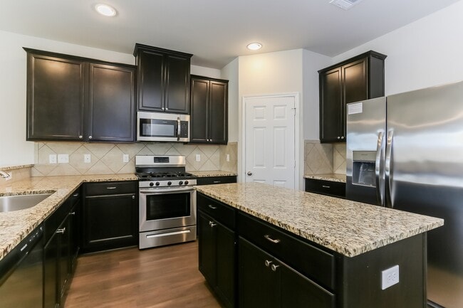 Building Photo - 7215 Victorville Dr