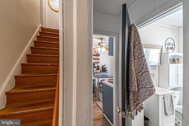 Building Photo - 330 W 3rd Ave