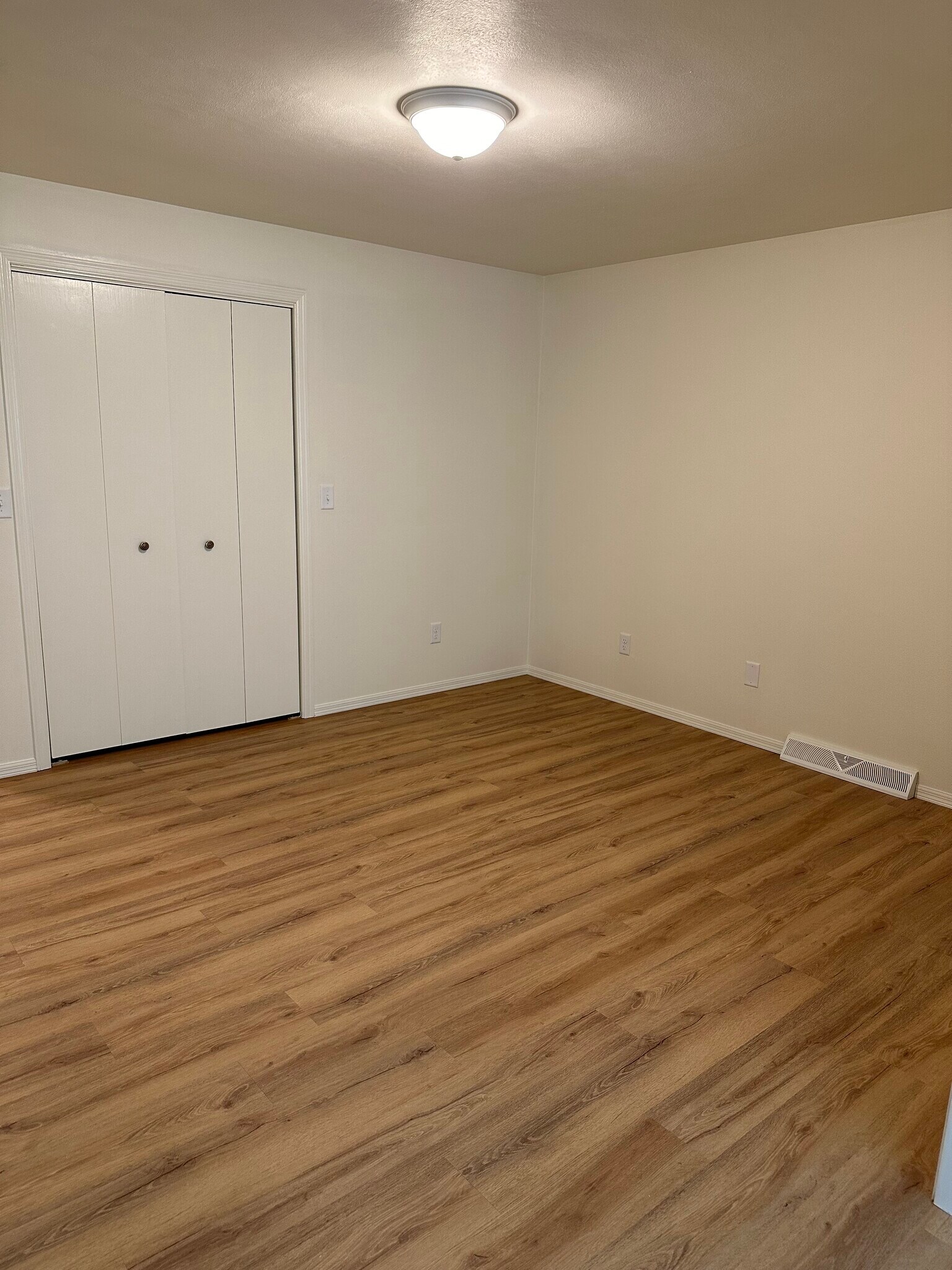 Building Photo - N424 Kilsdonk Ct