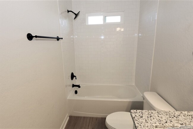 Building Photo - 10310 Lynwood Vlg