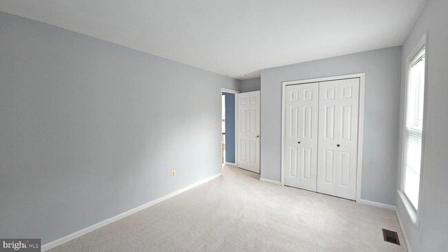 Building Photo - 10 Forest Brook Ct