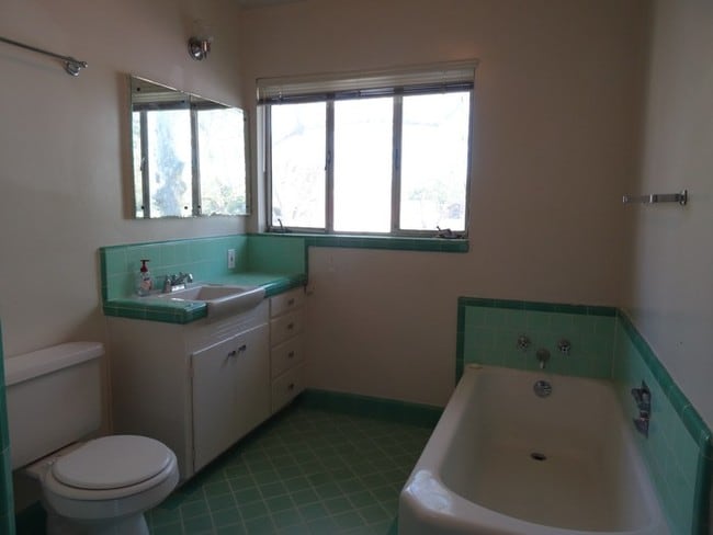 Building Photo - 2950 Land Park Dr