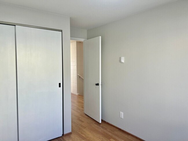 Building Photo - 3-Bedroom North Green Lake Townhouse-Style...