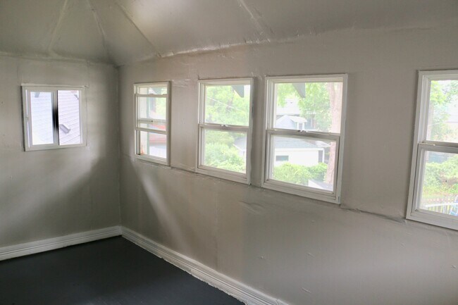 2nd Level Porch - 232 Lincoln St