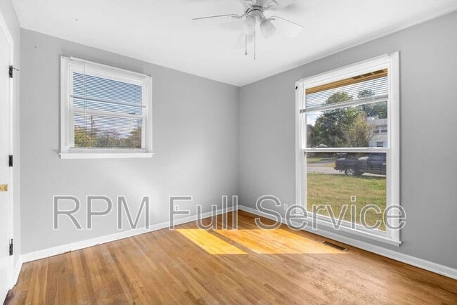 Building Photo - 465 Clearwater Dr