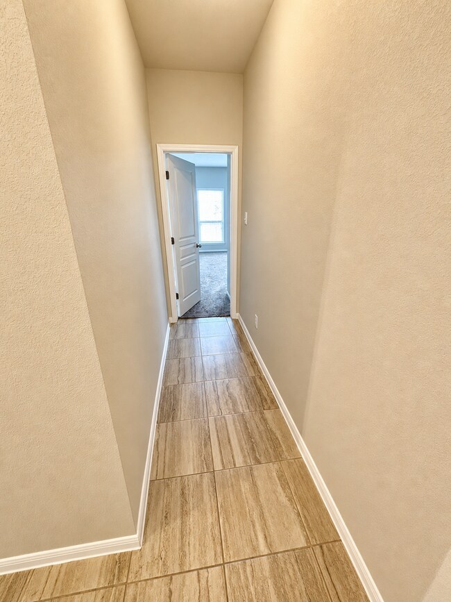 Building Photo - 703 Dunford Dr