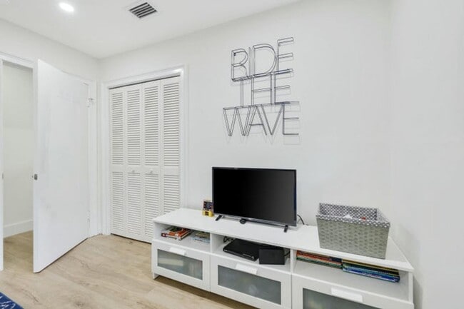 Building Photo - 486 NW 1st St