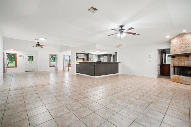 Building Photo - 3106 E Palm Valley Blvd