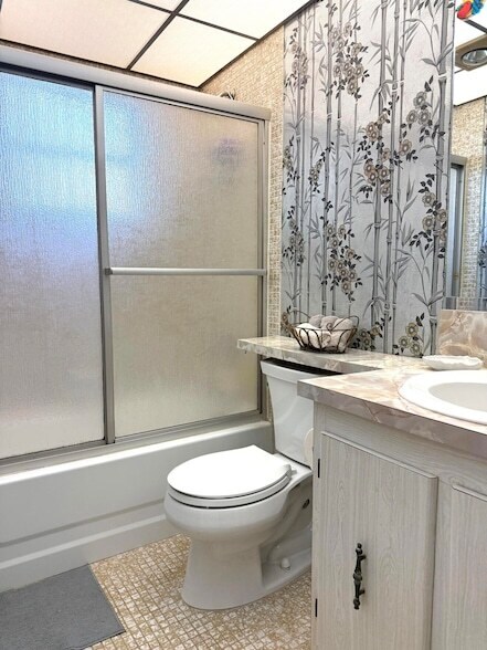 Building Photo - 894 Flanders S