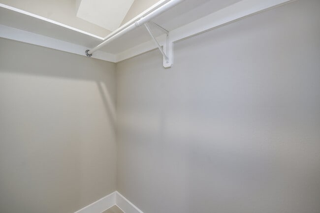 Building Photo - Available: remodeled 1 bed / 1 bath with luxury amenities