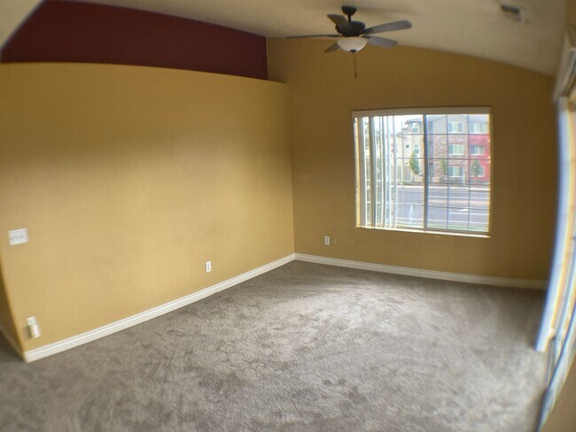 Building Photo - Townhouse in University heights COMING SOON!
