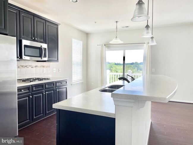 Building Photo - 43913 Centergate Dr