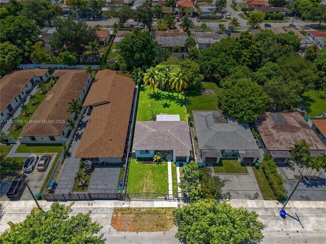 Building Photo - 820 NW 31st Ave