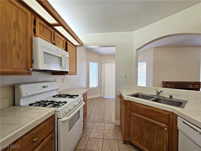 Building Photo - 761 Butternut Ct
