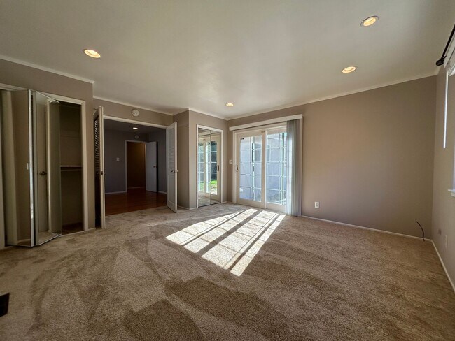 Building Photo - Spacious Single-Story 4BR Home with Bonus ...