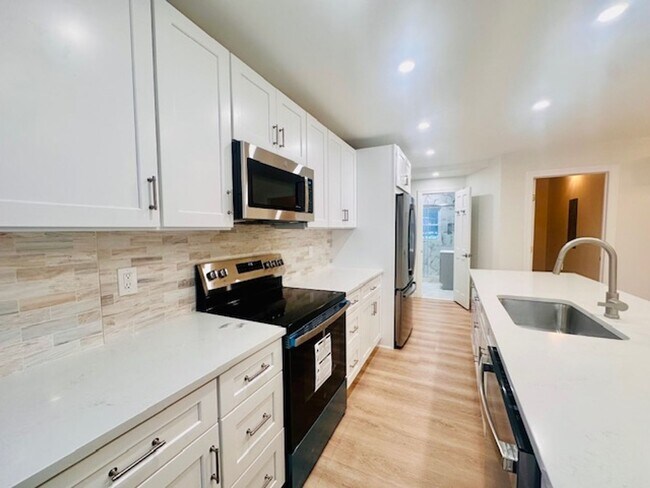 Building Photo - 19 Henning Dr