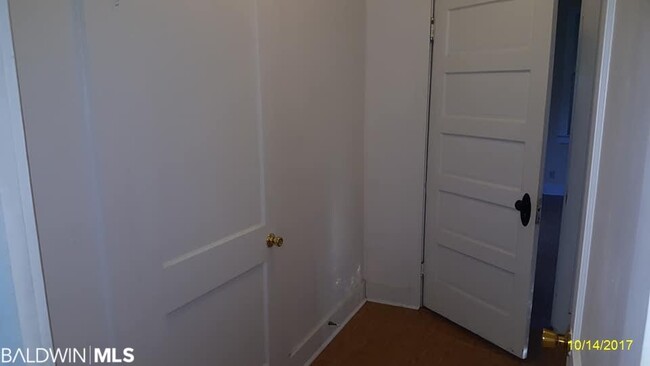 Building Photo - 304 W Orange Ave