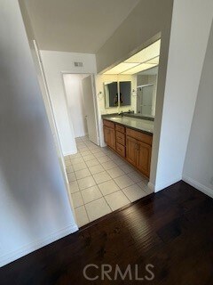 Building Photo - 11 Calandria