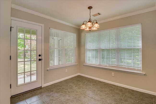 Building Photo - 1021 Mansford Ln