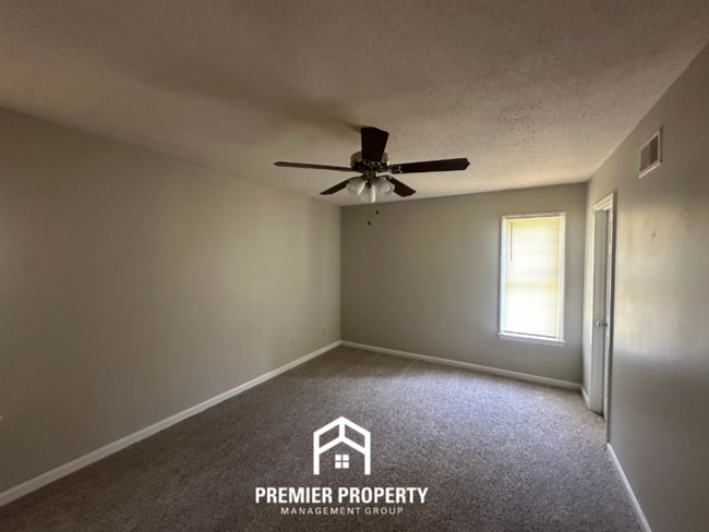 Building Photo - 5376 Stardust Dr
