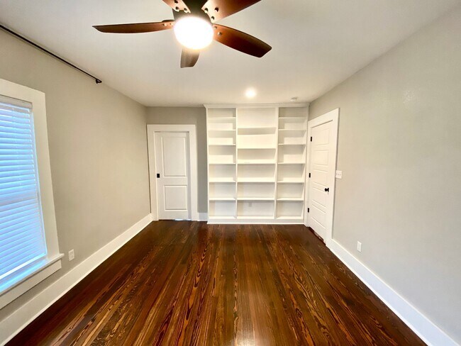 Building Photo - Swan Lake Luxury Bungalow