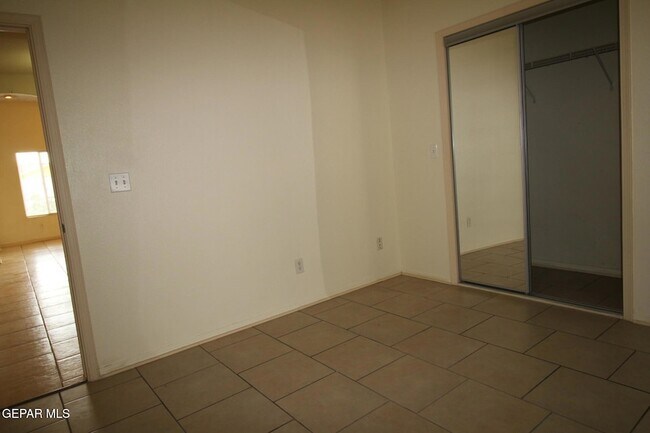 Building Photo - 456 Passmore Rd