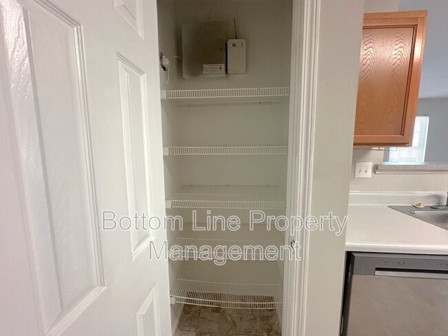Building Photo - 424 Winding Canyon Dr