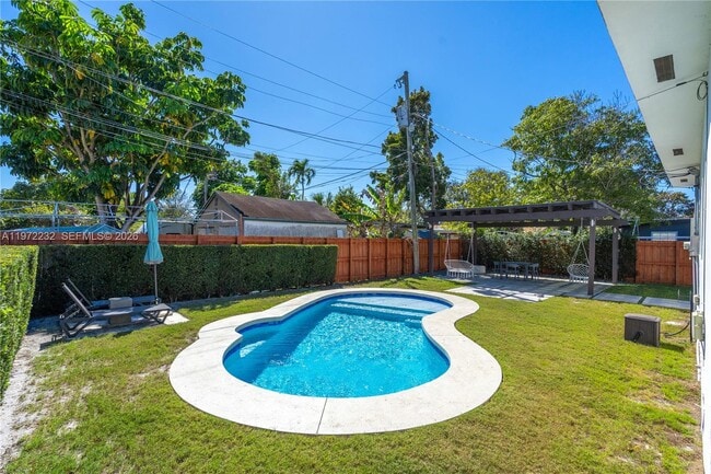 Building Photo - 6376 SW 20th St