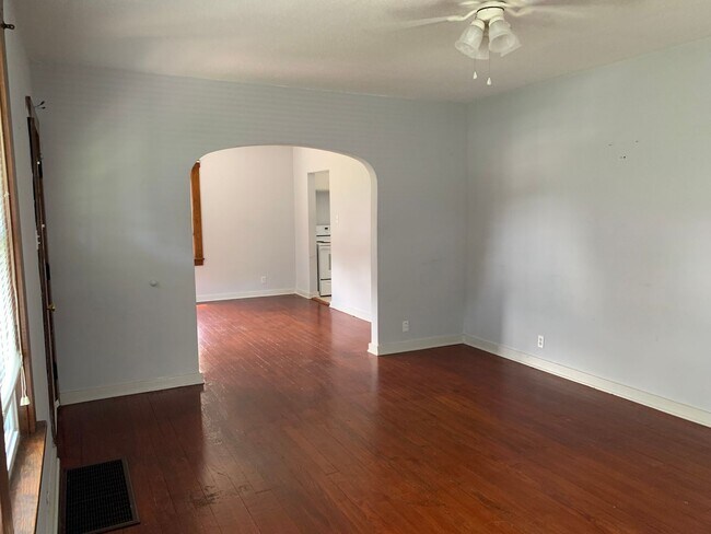 Building Photo - 501 Hoover Ave