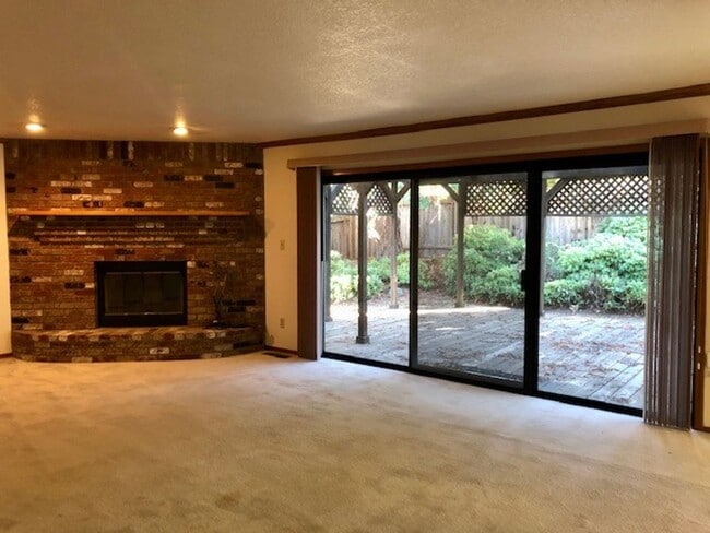 Building Photo - Spacious 4 bedroom 3 bath home in Folsom