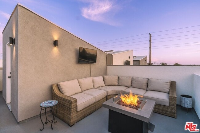 Building Photo - 4912 S Centinela Ave