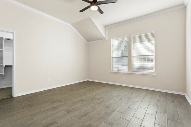 Building Photo - 313 Greenside Ln