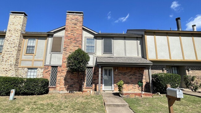 Building Photo - 2217 Roman Ct