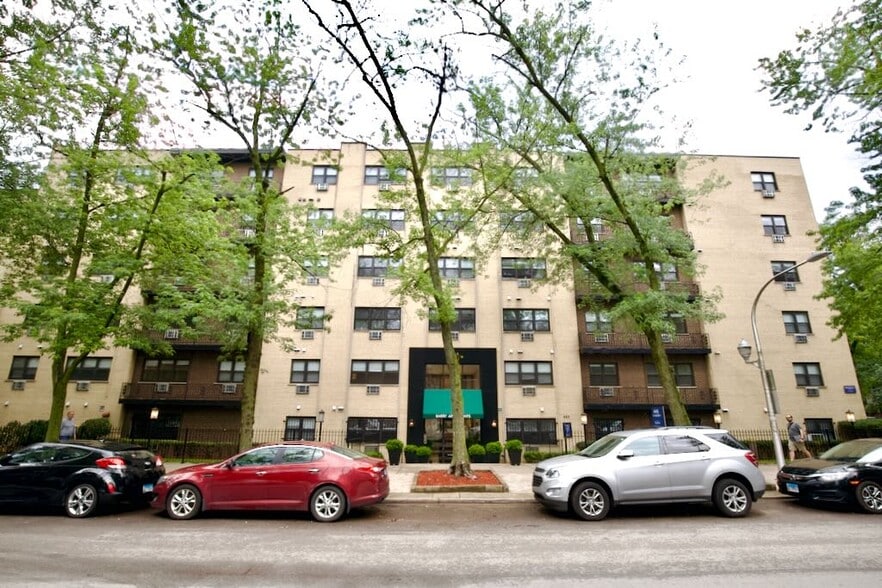 Primary Photo - 448 W Barry Ave