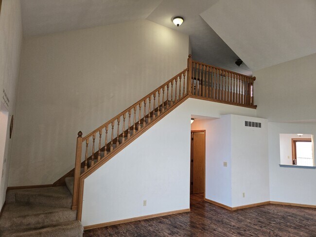 Building Photo - 535 Westfield Dr
