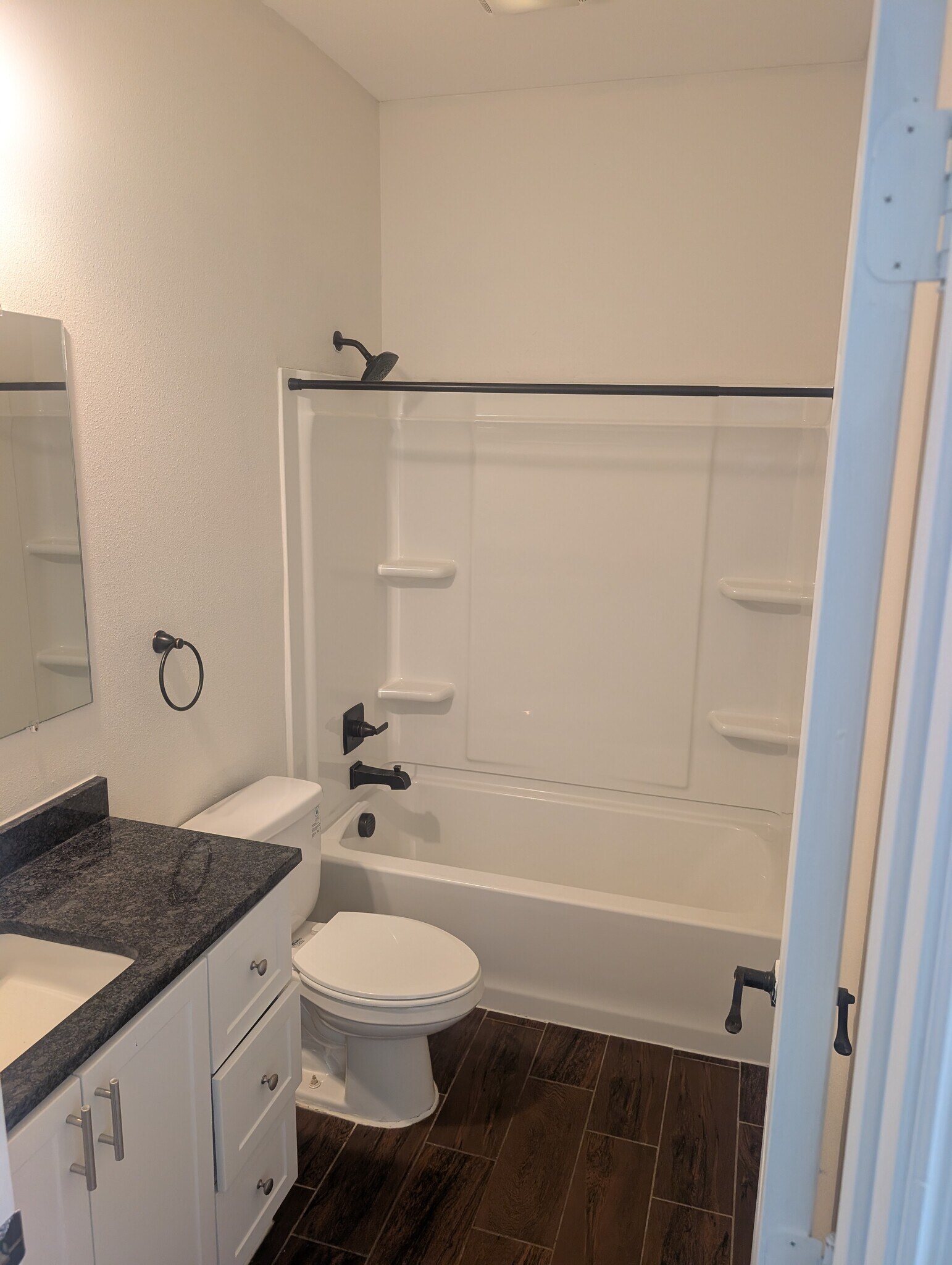 Building Photo - 1028 E Houston St