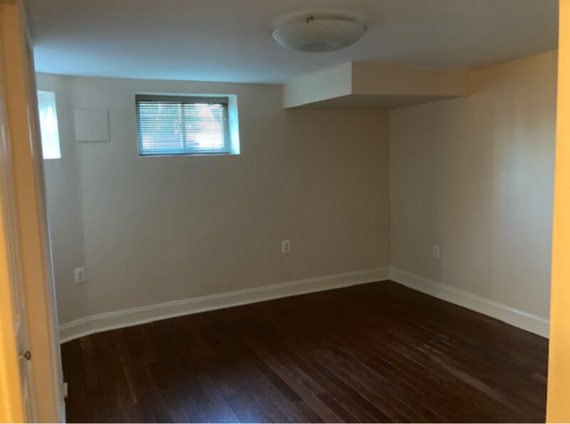 Building Photo - 2223 Brookfield Ave
