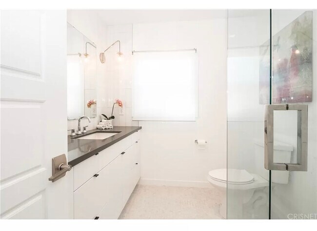 Building Photo - 11482 La Maida St