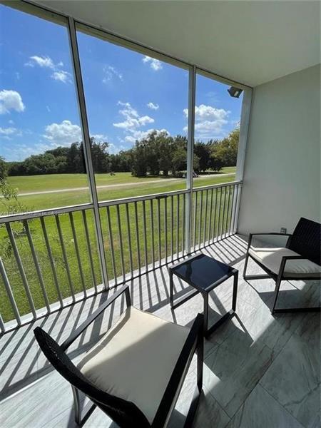 Building Photo - 3100 N Palm Aire Dr