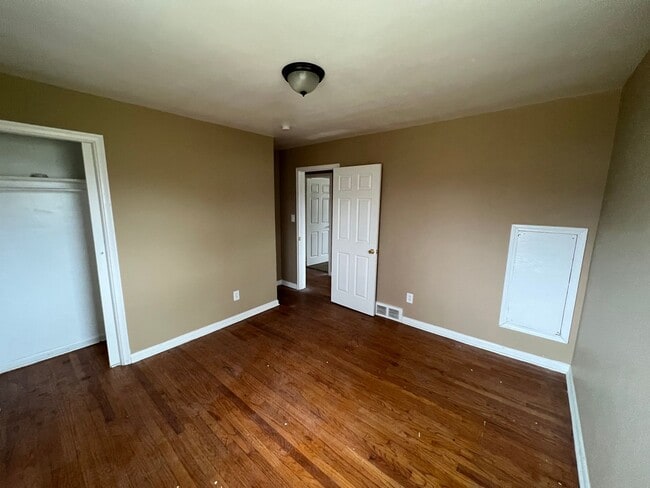 Building Photo - Stunning 3 Bedroom Brick House, near Gratiot in Roseville, freshly remodeled!
