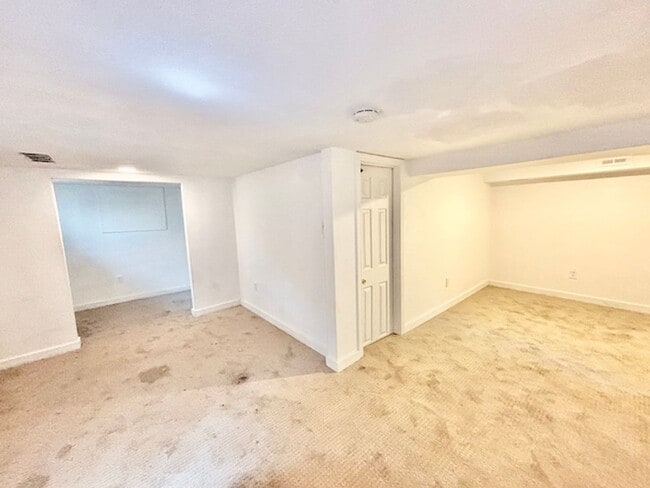 Building Photo - BALANCE OF SEPTEMBER RENT FREE!