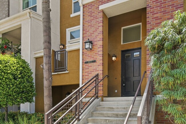 Building Photo - MOVE IN SPECIAL!!!  $1000 -MOVES YOU IN!!!...