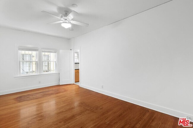 Building Photo - 175 N Sycamore Ave
