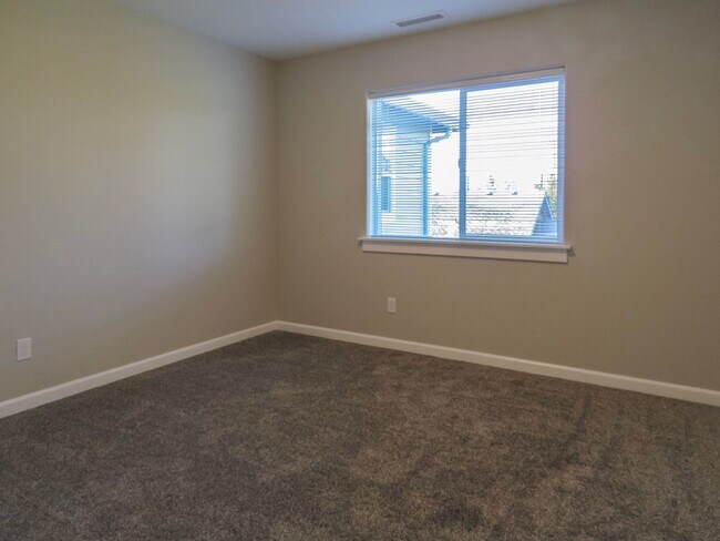 Building Photo - Market St Duplex
