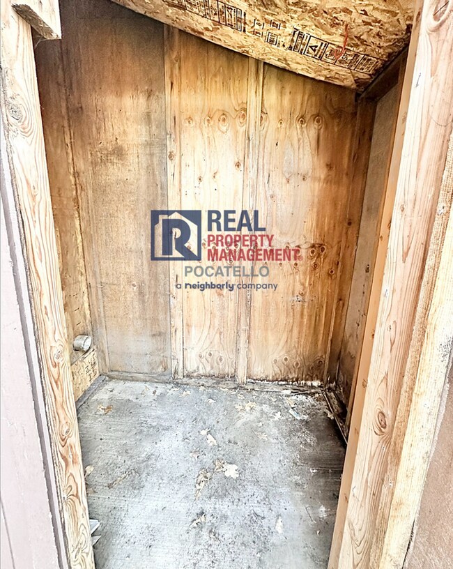 Building Photo - 230 W Chubbuck Rd