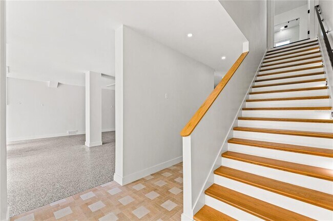 Building Photo - 531 Danube Ave