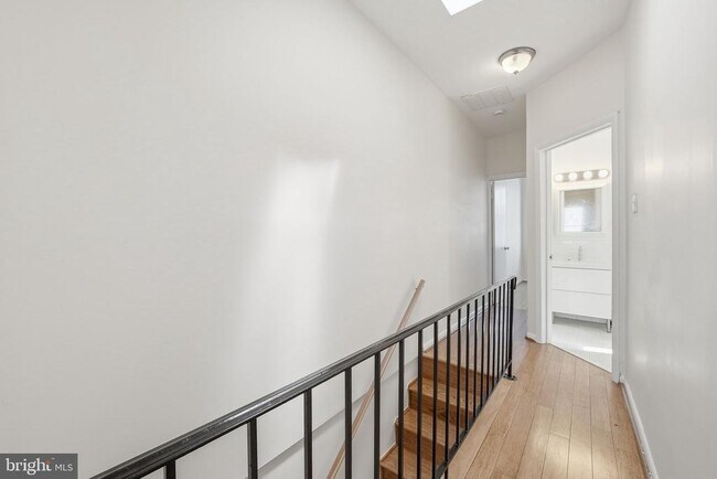 Building Photo - 707 15th St NE