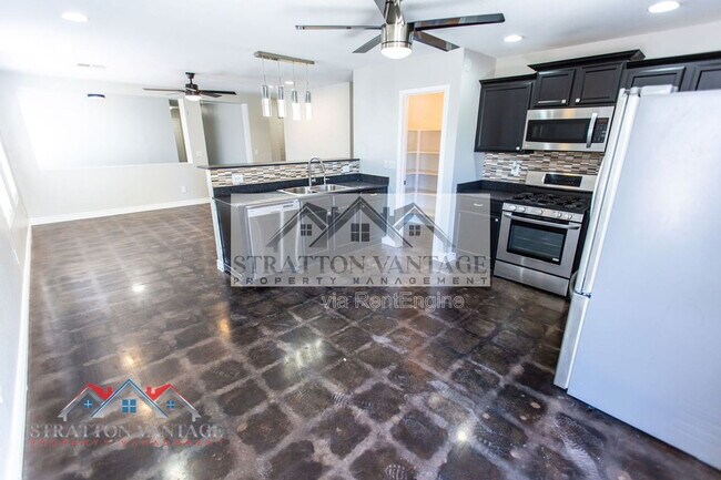 Building Photo - 4821 N 92nd Ln